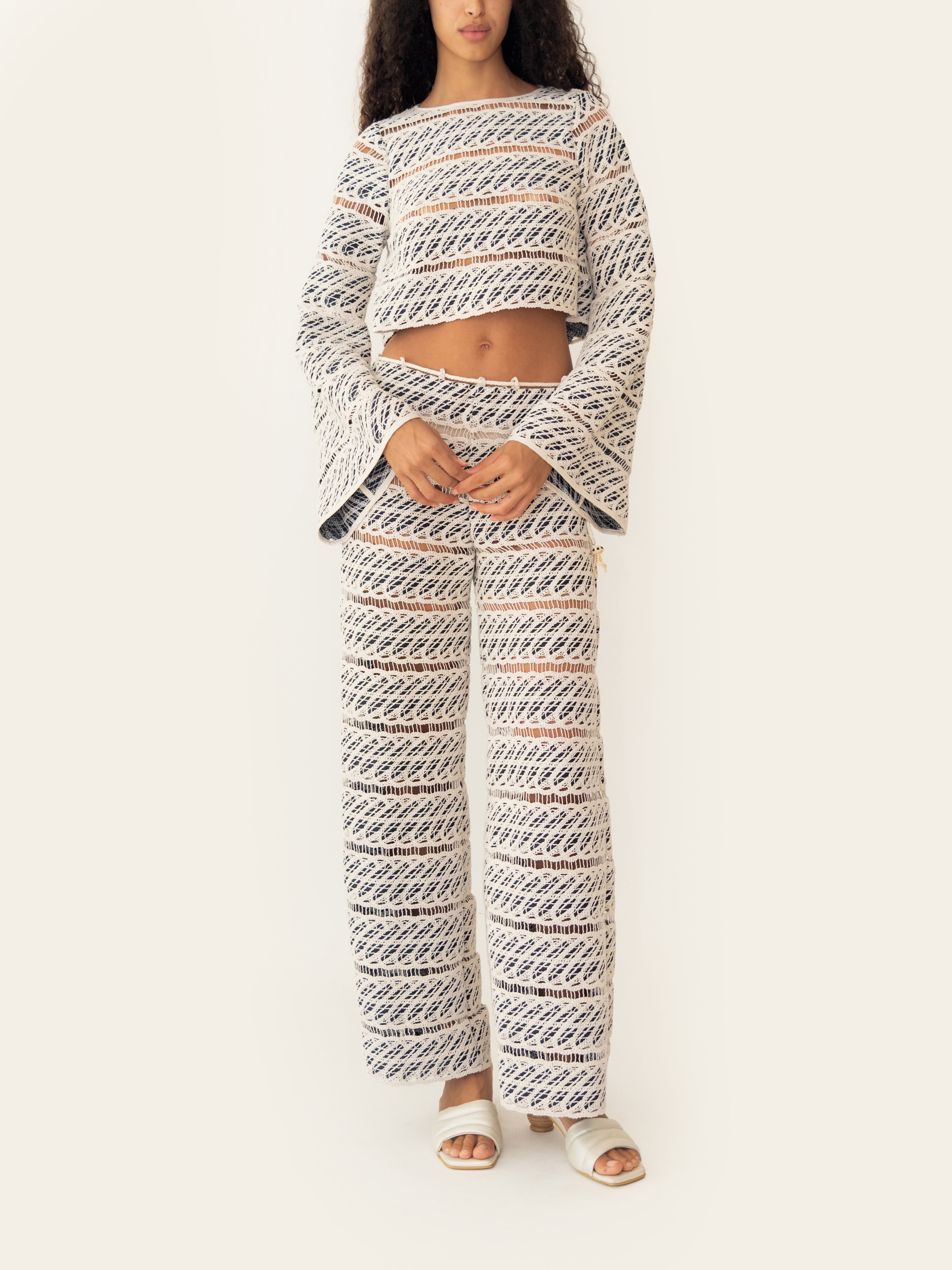 VERA PANT NAVY BACKGROUD WITH ECRU THREAD